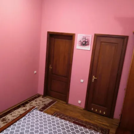Apartament-Minihotel Elpida Lviv Exterior photo