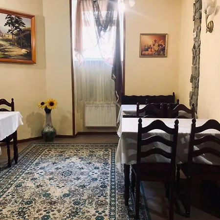Apartament-Minihotel Elpida Lviv Exterior photo